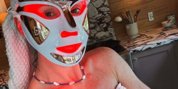 My Review of the Dr. Dennis Gross LED Mask That Smooths Fine Lines and Clears Skin | Wit & Delight