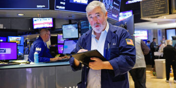 As stock prices fall, investors prepare for an autumn chill