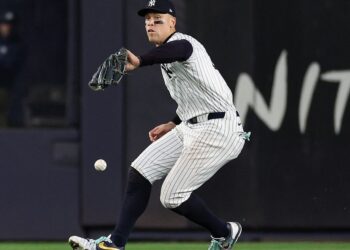 Watch Yankees Unravel In Fateful Inning And Get Scolded By Two Of Their Greats