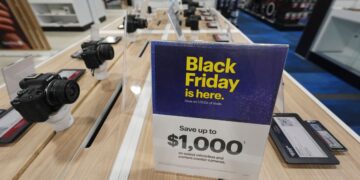 Retailers Bank On Black Friday To Energize Bargain-Hungry Holiday Shoppers