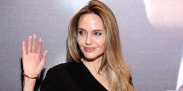 Angelina Jolie Revives The Pencil Skirt While On The Red Carpet