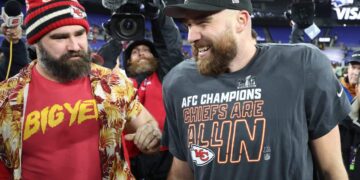 Travis Kelce says brother Jason was ‘defending’ their family in phone-smashing incident