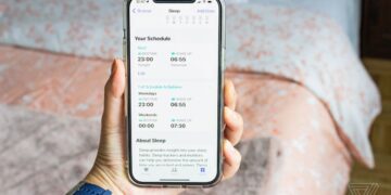 How to set up sleep schedules in iOS