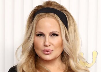 Jennifer Coolidge Reveals Glam Hairstyle in New Discover Ad (Excl)