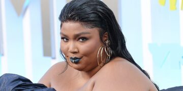 Lizzo Shocks Fans With Weight Loss Transformation In New Snaps