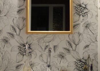 What I Learned About Confidence During a Yearlong Battle with Hormonal Acne | Wit & Delight