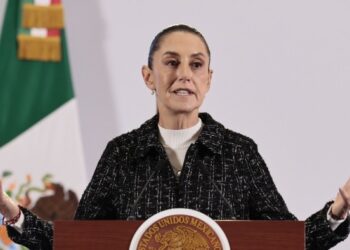 Mexico ups deficit forecast as economists warn of slowing growth