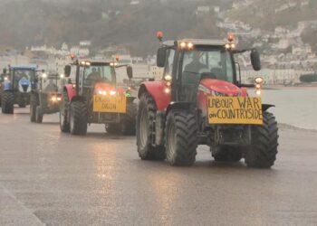 Sir Keir Starmer vows to defend budget decisions ‘all day long’ as farmers slam ‘disrespectful’ PM | Politics News