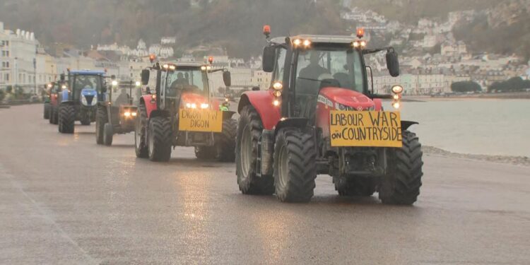 Sir Keir Starmer vows to defend budget decisions ‘all day long’ as farmers slam ‘disrespectful’ PM | Politics News