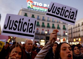 Thousands demand resignation of regional president over catastrophic Valencia floods | World News