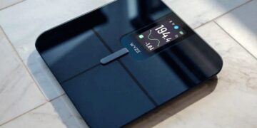Wyze added a big color screen to its latest budget-friendly smart scale