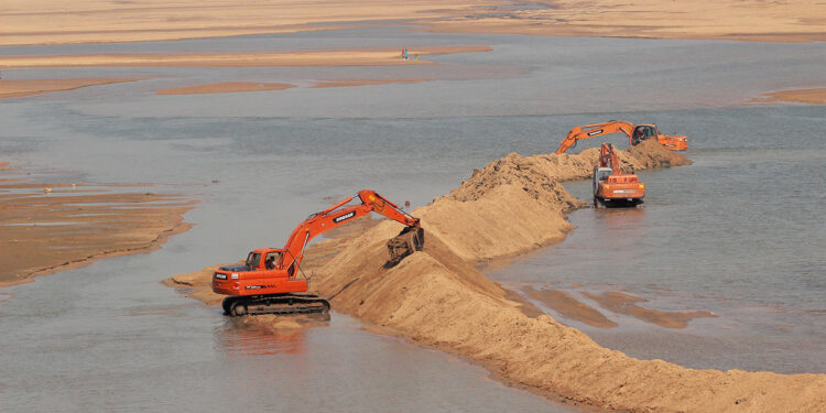 China is churning out solar panels—and upsetting sand markets