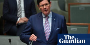 Kevin Andrews: politicians across the spectrum pay tribute to former Liberal defence minister after death at 69 | Kevin Andrews