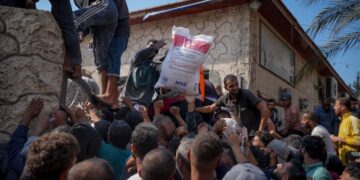 UN Halts Aid Shipments Through Gaza’s Main Crossing After Looting