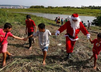 Santa Claus Braves Amazon Jungle To Bring Gifts To Children