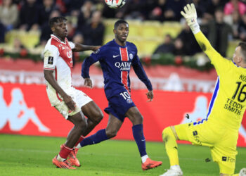 PSG beat Monaco but goalkeeper injured by cleat to the face