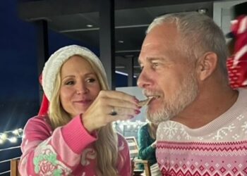 Barbara Alyn Woods and Mark Anderson Have Barbie and Ken Holiday