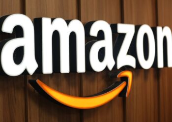 Amazon’s Cyber Deals Include Levi’s and a Neck Stretching Heated Pillow