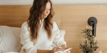 The Best Holiday Sweaters for a Cozy and Chic Winter Wardrobe