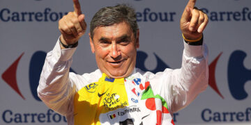 Eddy Merckx breaks hip in crash while riding