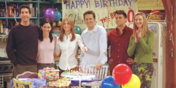 Lisa Kudrow Says Friends Cast Only Met for Dinner Once After Show Ended