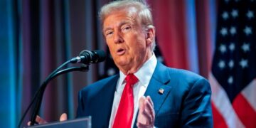 Trump tells EU to buy US oil and gas or face tariffs