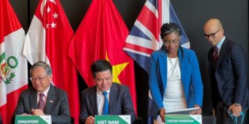 Britain joins Pacific trade bloc