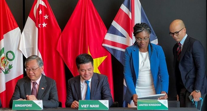 Britain joins Pacific trade bloc