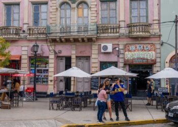 Tourism squeezed in Argentina as peso strengthens