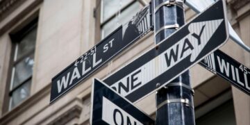 Trading frenzy boosts brokerages and Wall Street banks