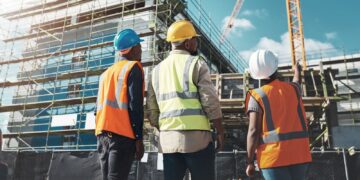 Construction chief steps up criticism of budget reforms in letter to Starmer | UK News