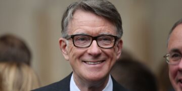 Trump campaign co-manager calls Lord Mandelson an ‘absolute moron’ as peer is confirmed as Starmer’s new US ambassador | Politics News