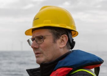 Sir Keir Starmer to announce new green energy deal to protect from ‘whims of dictators like Putin’ | Politics News