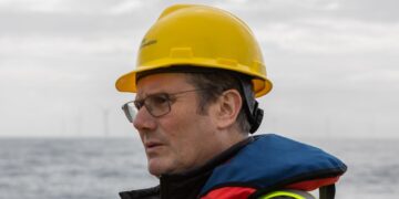 Sir Keir Starmer to announce new green energy deal to protect from ‘whims of dictators like Putin’ | Politics News