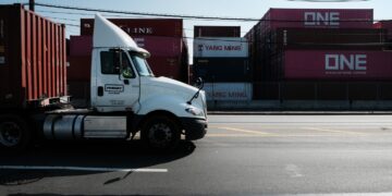 Truck dealers push back on electric sales mandates in New Jersey : NPR