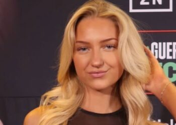 Viral Ring Girl Sydney Thomas Announces Her Return to the Squared Circle