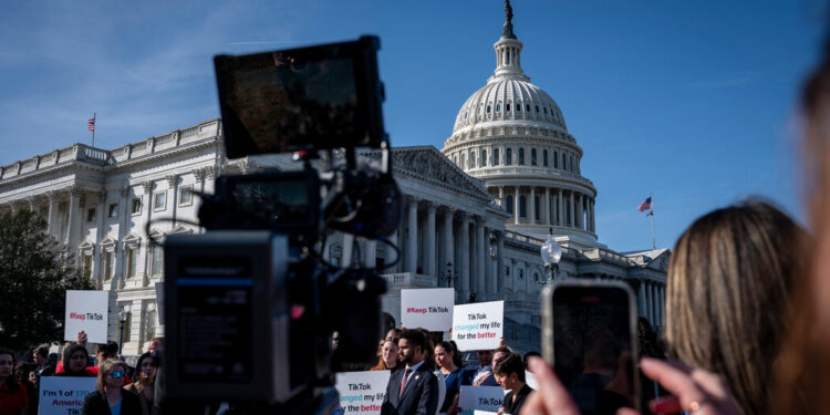 TikTok and Government Clash in Last Round of Supreme Court Briefs