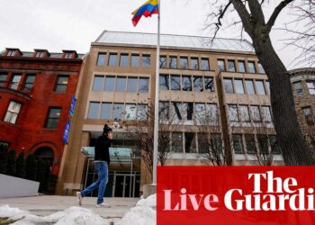 US politics live: Colombia backs down over deportations as immigration raids begin in Chicago | Trump administration