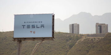 Will Elon Musk scrap his plan to invest in a gigafactory in Mexico?