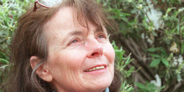 Marie Winn, Who Wrote of a Famous Central Park Hawk, Dies at 88