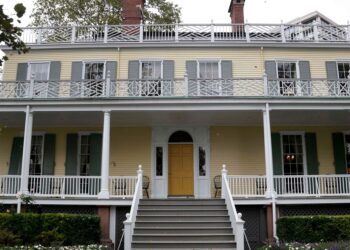 Man Arrested For Stealing Ornament From NYC Mayor's Residence