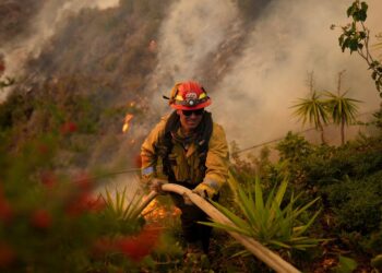 Schiff Supports Review Into Wildfires As GOPer Says Relief May Have ‘Strings Attached’