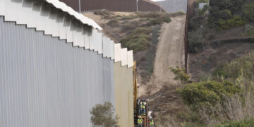 Immigration clampdown: US military to send more troops to US-Mexico border