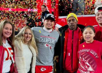 Patrick Mahomes Reunites With His Parents, Brother After AFC Title Win