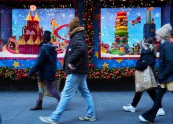 US consumers ‘resilient and strong’ in face of high prices and interest rates