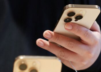 Apple suspends AI-generated news summaries after criticism over misleading notifications | Science, Climate & Tech News