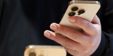 Apple suspends AI-generated news summaries after criticism over misleading notifications | Science, Climate & Tech News