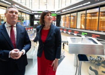 FTSE 100 closes at record high | Money News