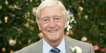 Jenny Eclair says she ‘can’t compete’ with ‘terrible’ AI Michael Parkinson podcast | Ents & Arts News