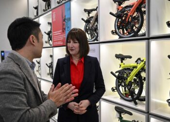 Grim economic news raises stakes for embattled chancellor Rachel Reeves’s controversial China trip | Politics News